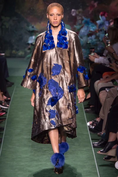 Look 12